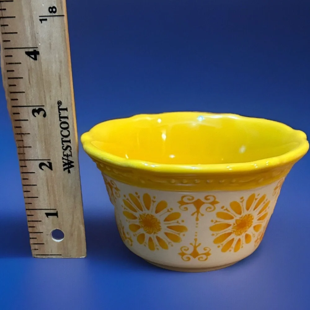 Lot of 2 The Pioneer Woman Ramekins Yellow And White Daisy Dessert Custard